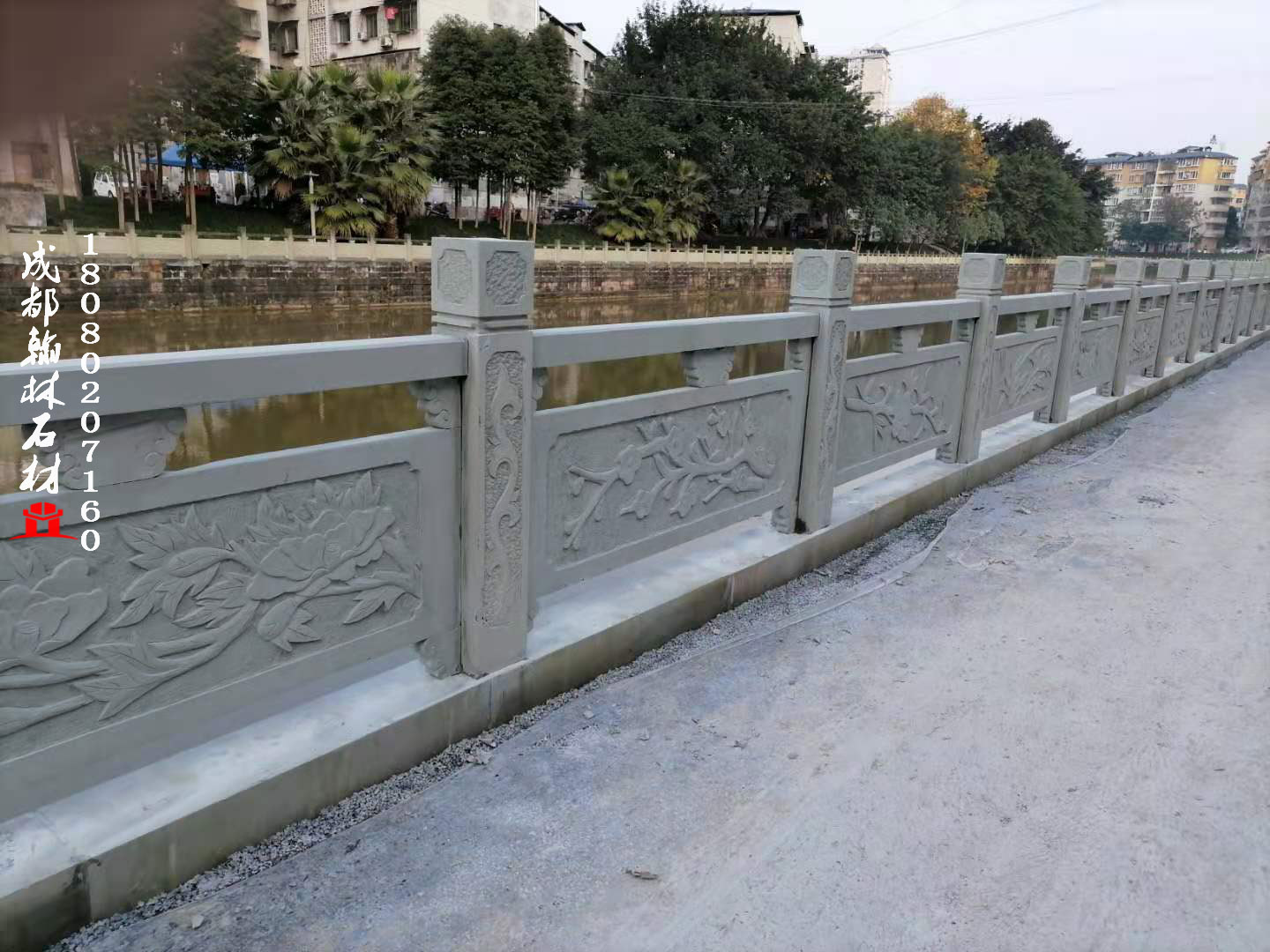 重庆大足区工地青石栏杆安装效果图 