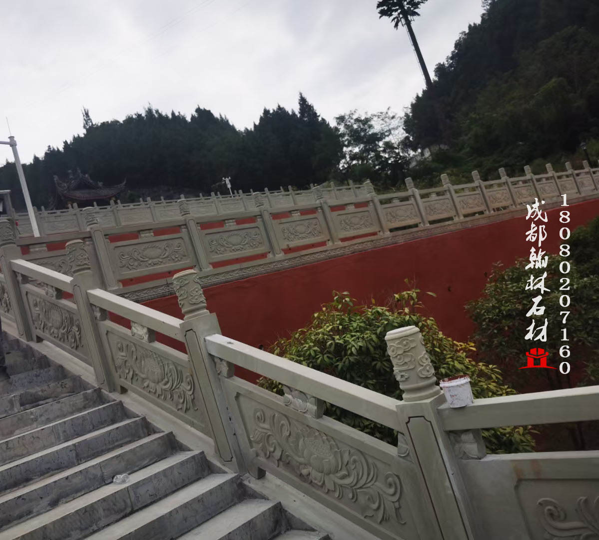 重庆黔江区城市大峡谷景区青石栏杆 