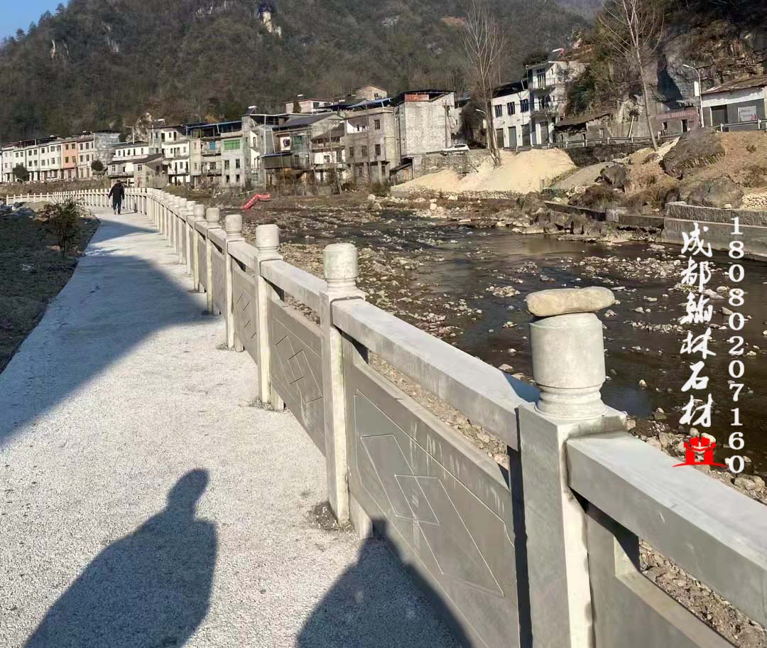 重庆市巫溪县乌龙乡厂家定制青石河道栏杆 