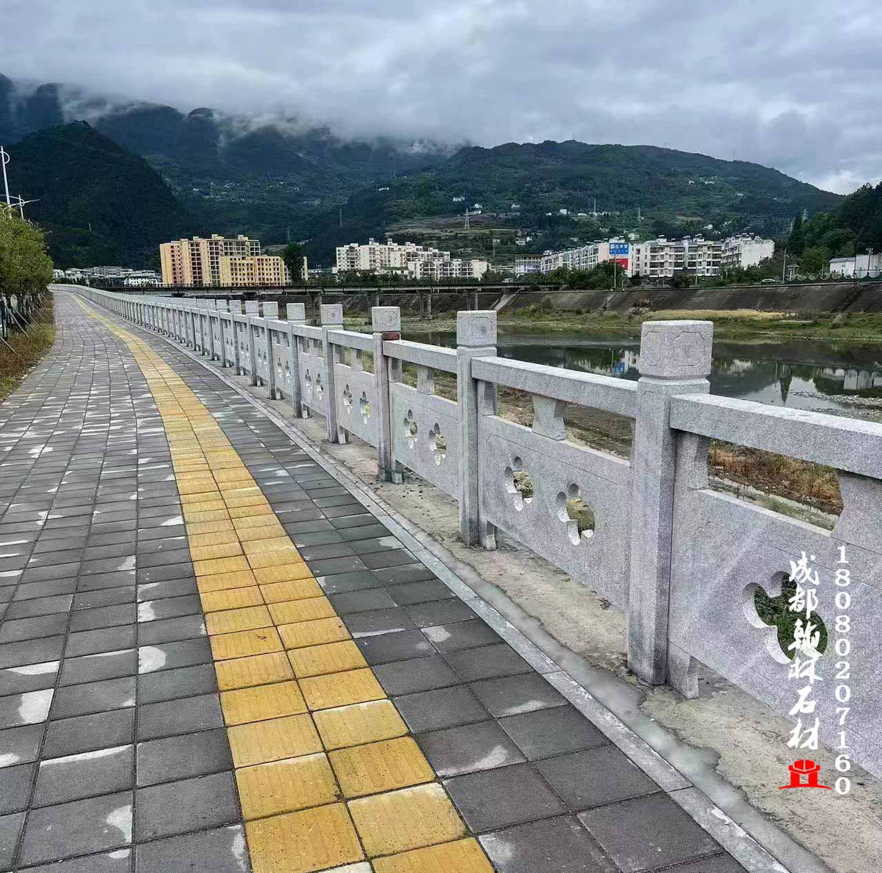 四川芝麻灰河道栏杆广元项目 