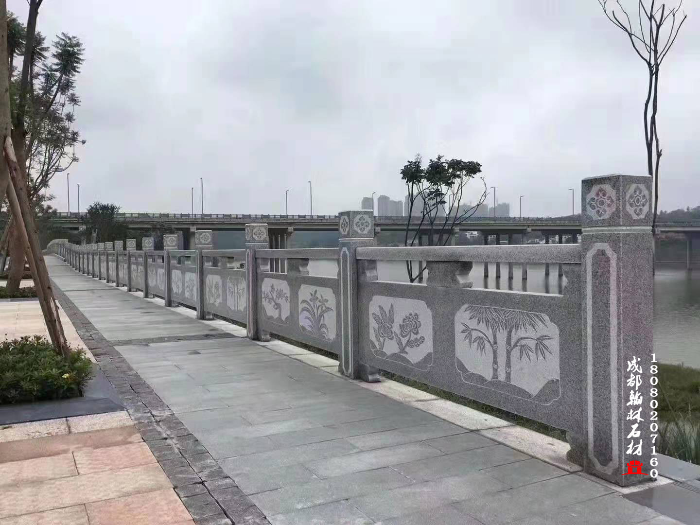 花岗岩芝麻灰磨光河道桥栏杆四川 